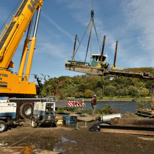 Sautter Crane Image - Barge Lift (7 of 9)